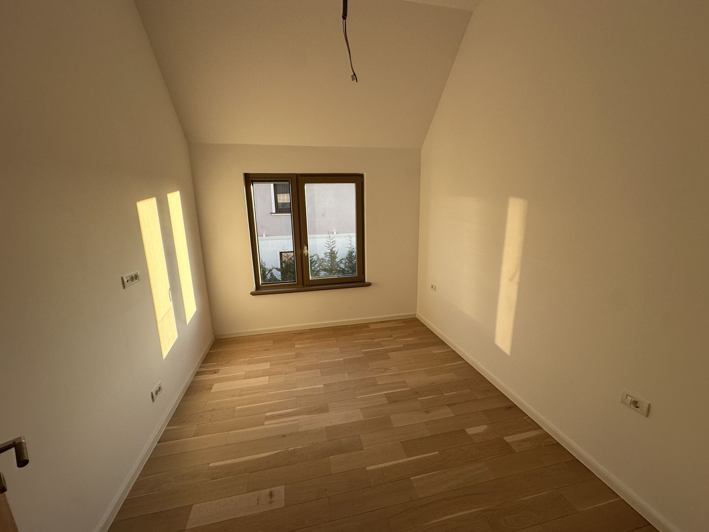 Casa cu 5 camere - Dumbarvita - Poză 20