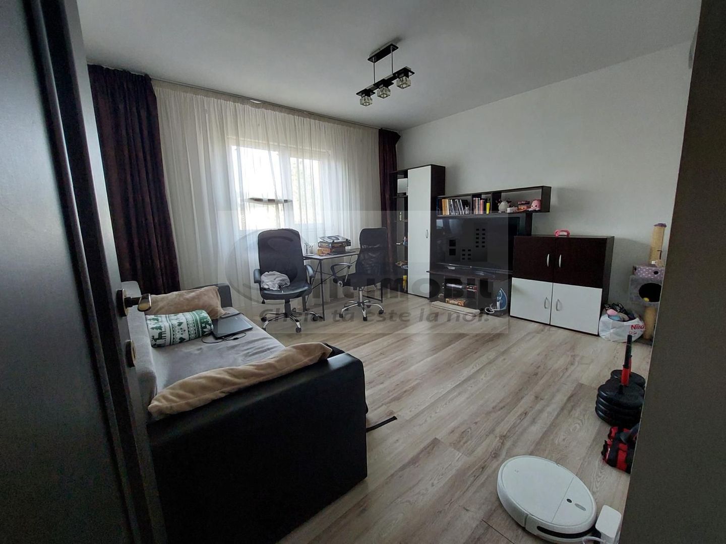 Zimbru, 2 camere decomandat – 40 mp, etaj 6/10 – 80.500 € - Poză 1