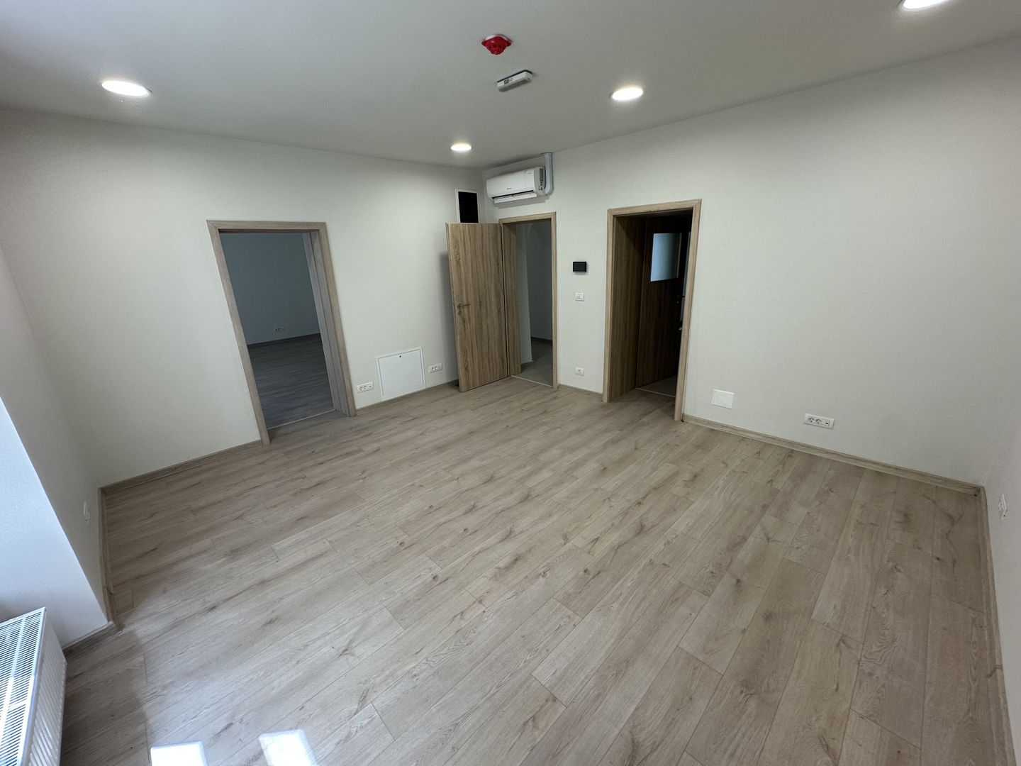 Spatii de birouri Ultracentral suprafață  de 67.6  mp - Poză 9