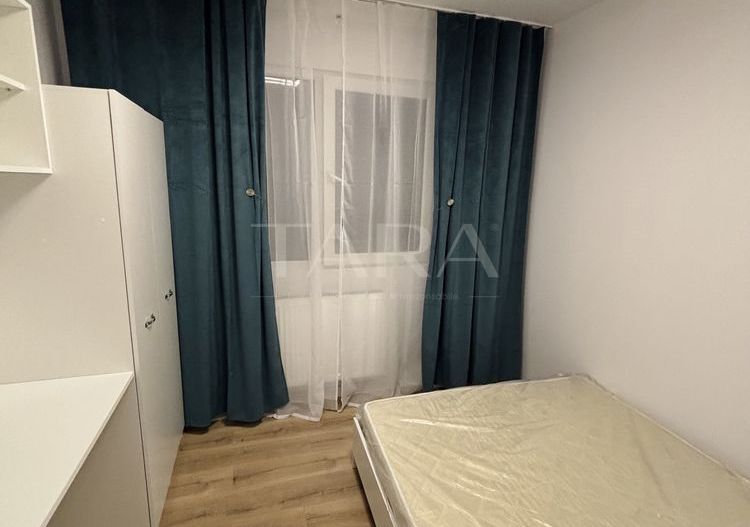 Apartament cu 3 camere, intermediar, complet renovat. - Poză 5