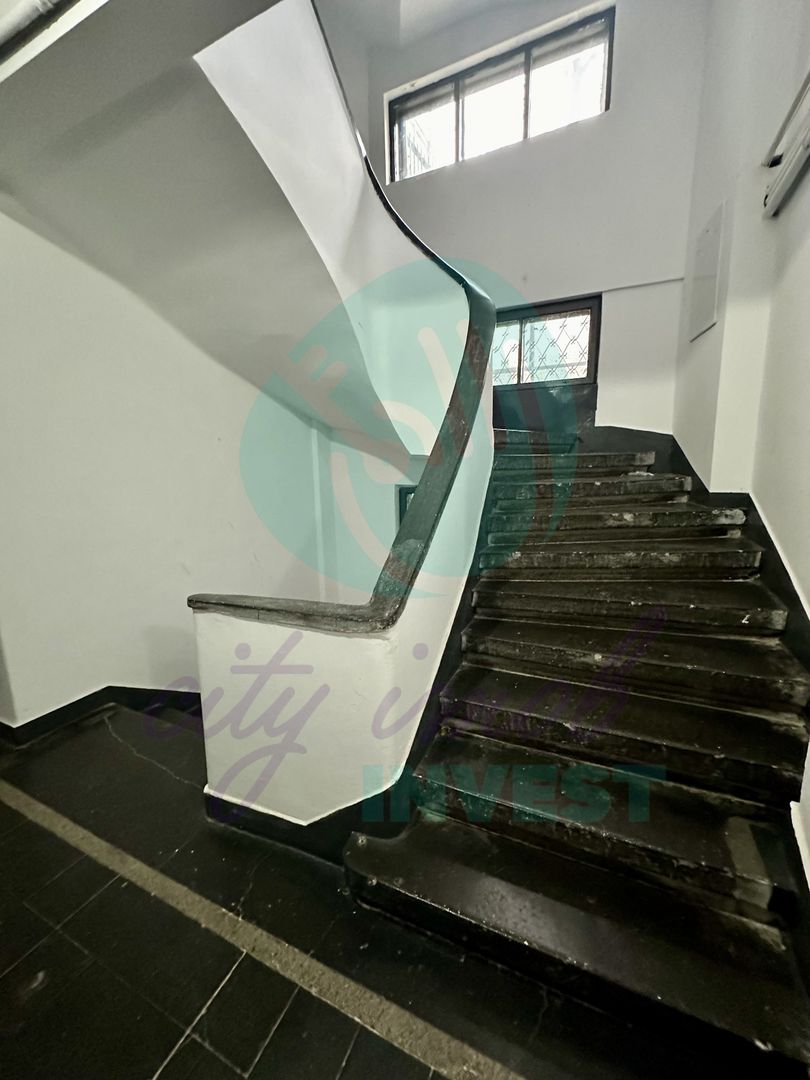 Garsoniera renovata intr-o zona boema - Poză 13