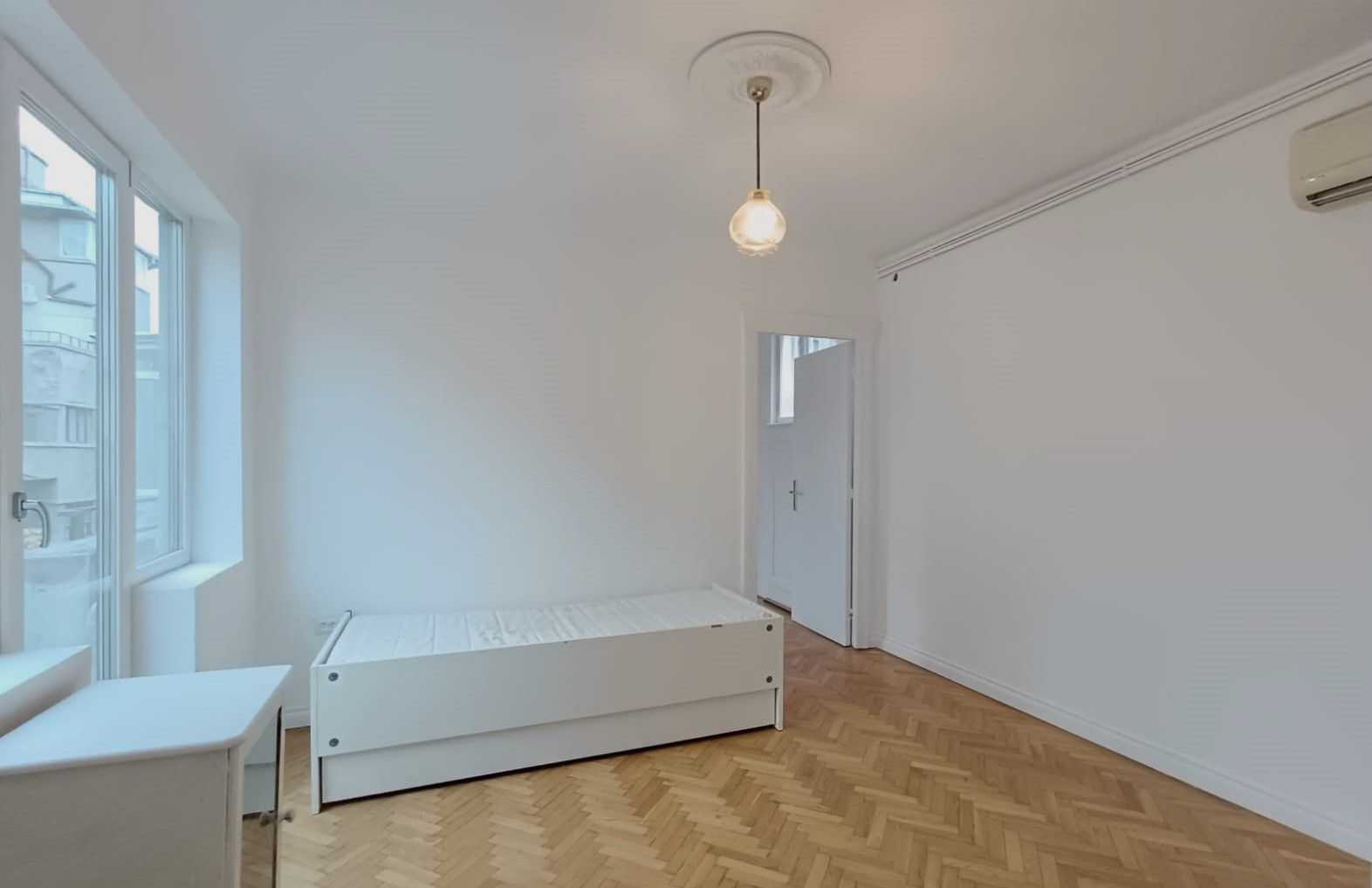 Inchiriem apartament complet renovat zona Universitatii - Poză 15