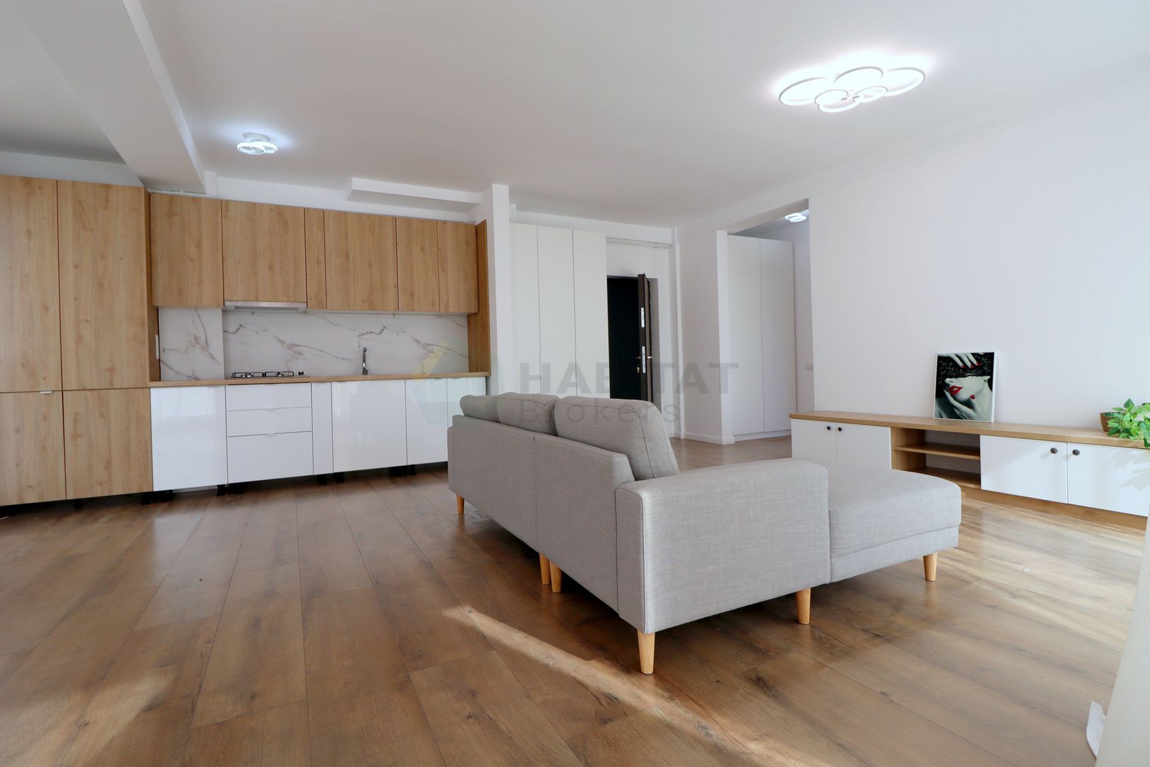 Apartament luminos, spatios, mobilat - Poză 10