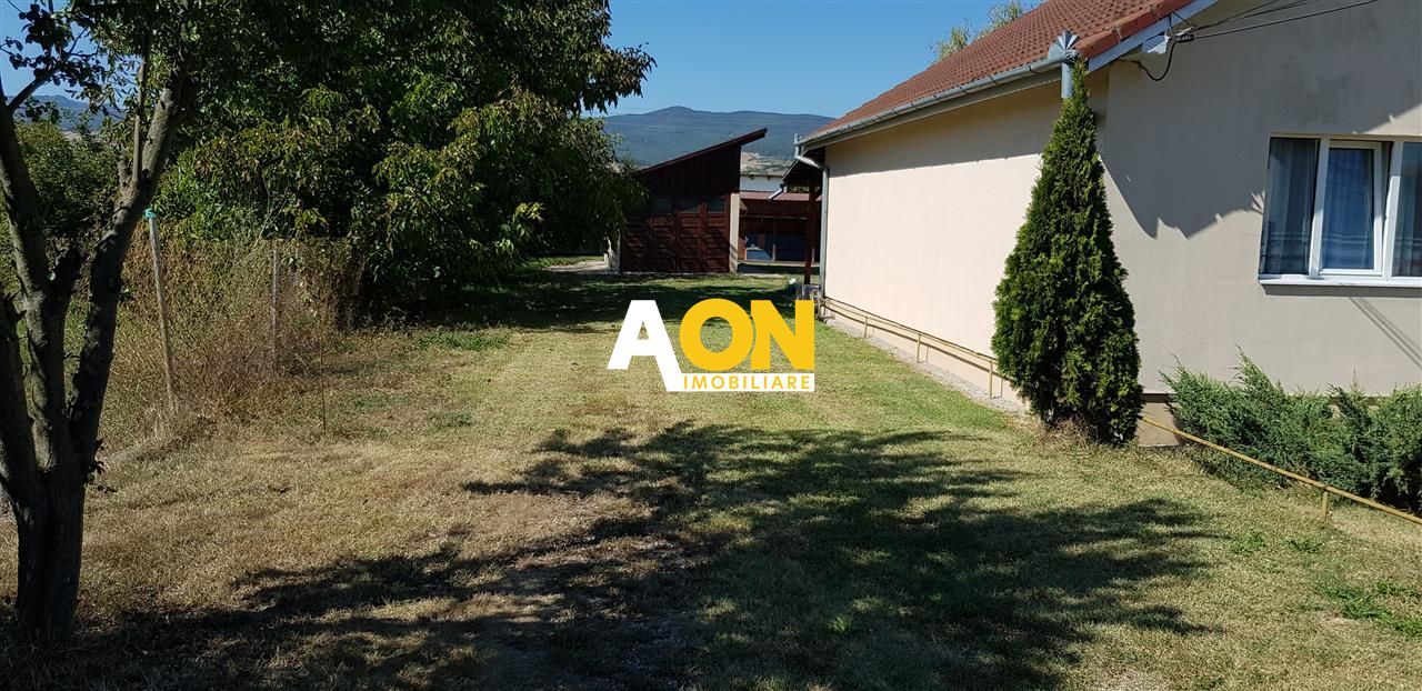 Casă de închiriat, 3 camere, cu terasă și garaj, Partoș - Poză 2