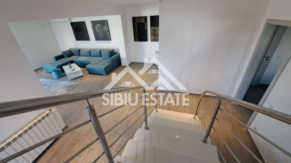 Casa cu 4 garaje, terase panoramice, teren mare - Poză 26