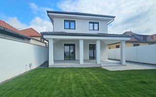 Casa generoasa, amenajari moderne - gata de mutare - Poză 1