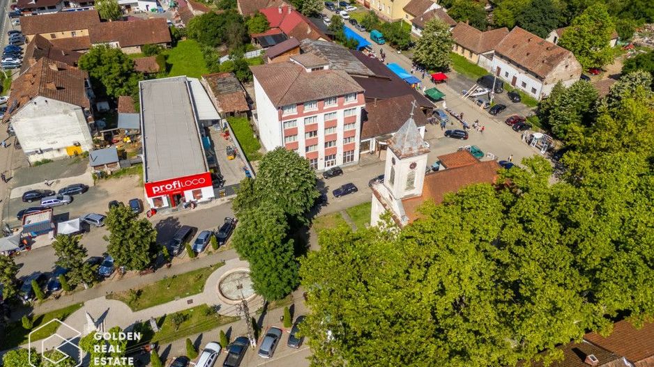 Cladire cu 24 camere, langa Castelul Regal Savarsin - Poză 2