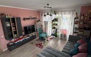 Apartament modern cu terasă generoasă și parcare subterană. - Poză 1
