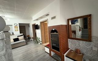Casa tip duplex - 4 camere, balcon si curte proprie - Zona Lazaret - Poză 4