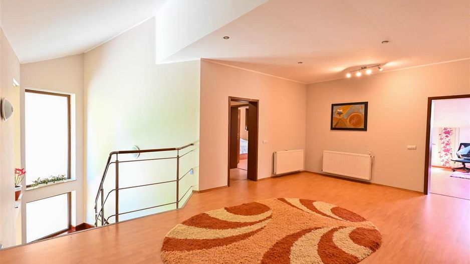 Vila cu 1.500 mp teren, gradina amenajata, linistita zonare,  Halchiu, Brasov - Poză 30