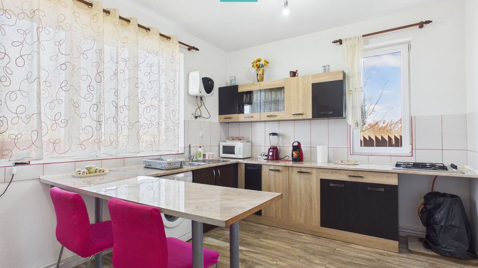 Casă cu 7 camere și teren generos în Șofronea - Poză 6