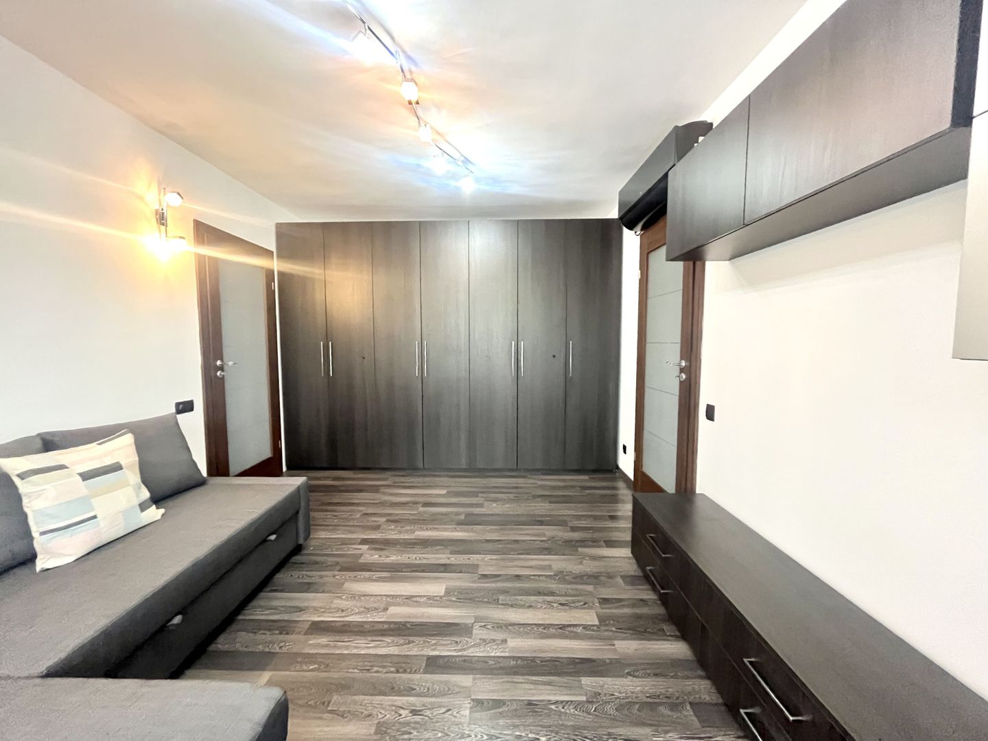 Apartament 3 camere, modern, la prima închiriere, în zona Centrala - Poză 4