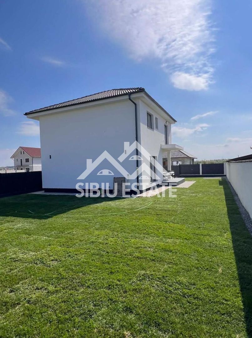 Casa noua curte mare Sibiu, Cristian - Poză 12