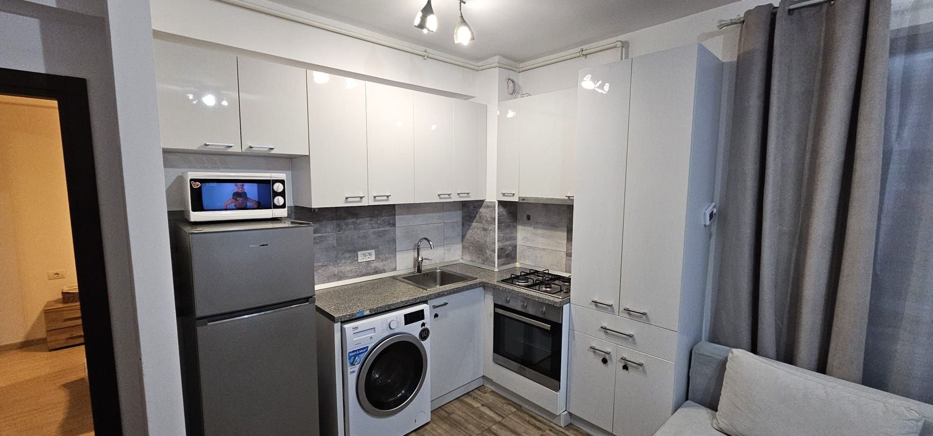 De vânzare apartament 2 camere – la doar 200 m de mare, Mamaia - Poză 12