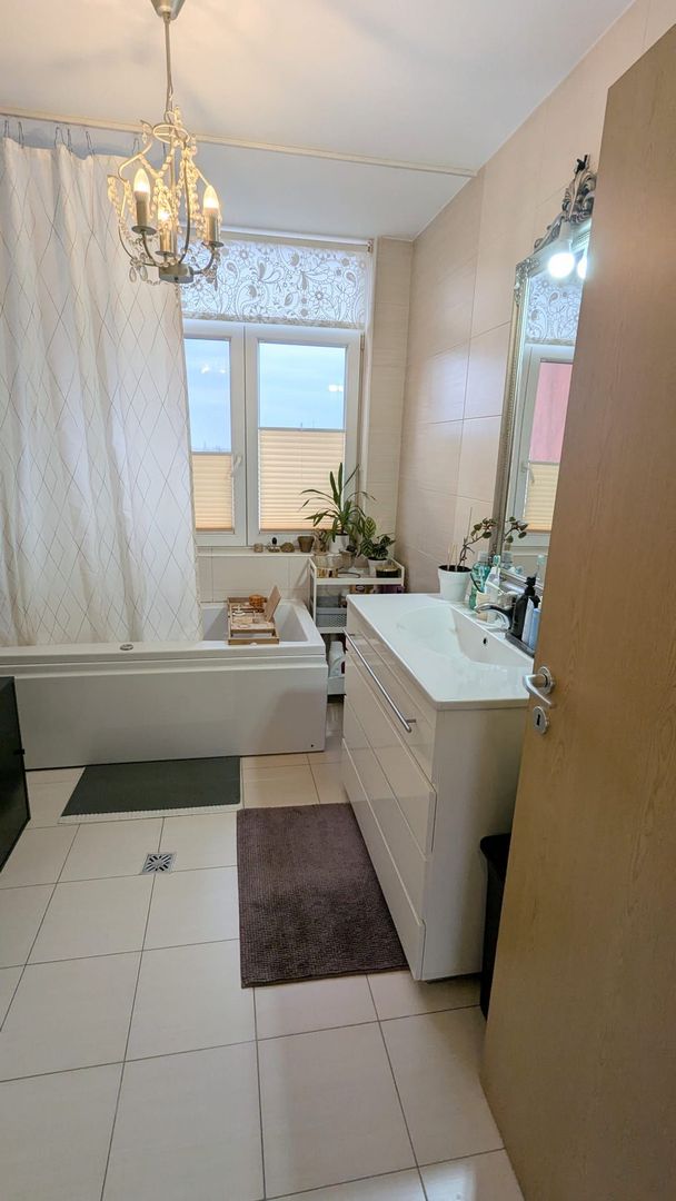 Apartament spatios 100 mp cu lift si 50 mp de terase - Poză 19