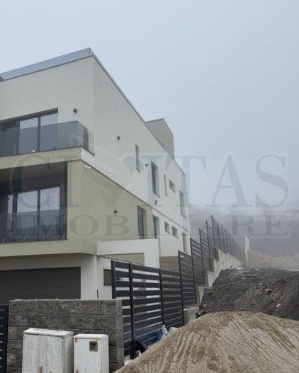 Unitate duplex Cartierul Tineretului, zona Voronet. - Poză 1