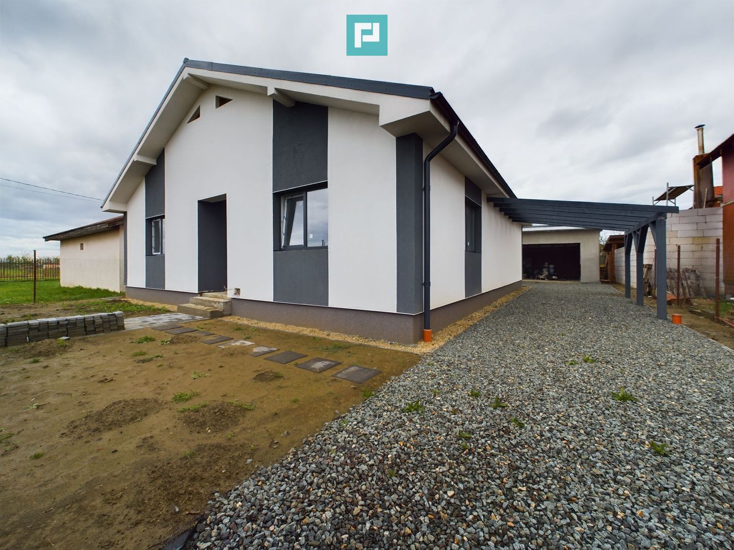 Casă individuală în Pădureni - Poză 2