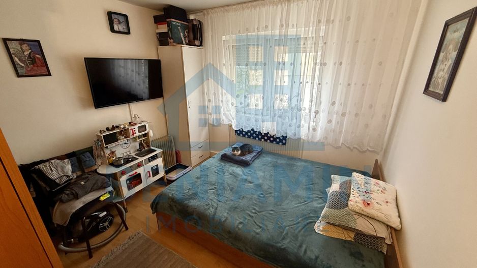 3 camere - etaj 3 - 52mp - renovat - centrala - apa - Craiovita Noua - Poză 3