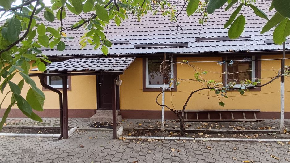 Casă spațioasă cu 4 camere , curte și teren generos în Mașloc - Poză 5