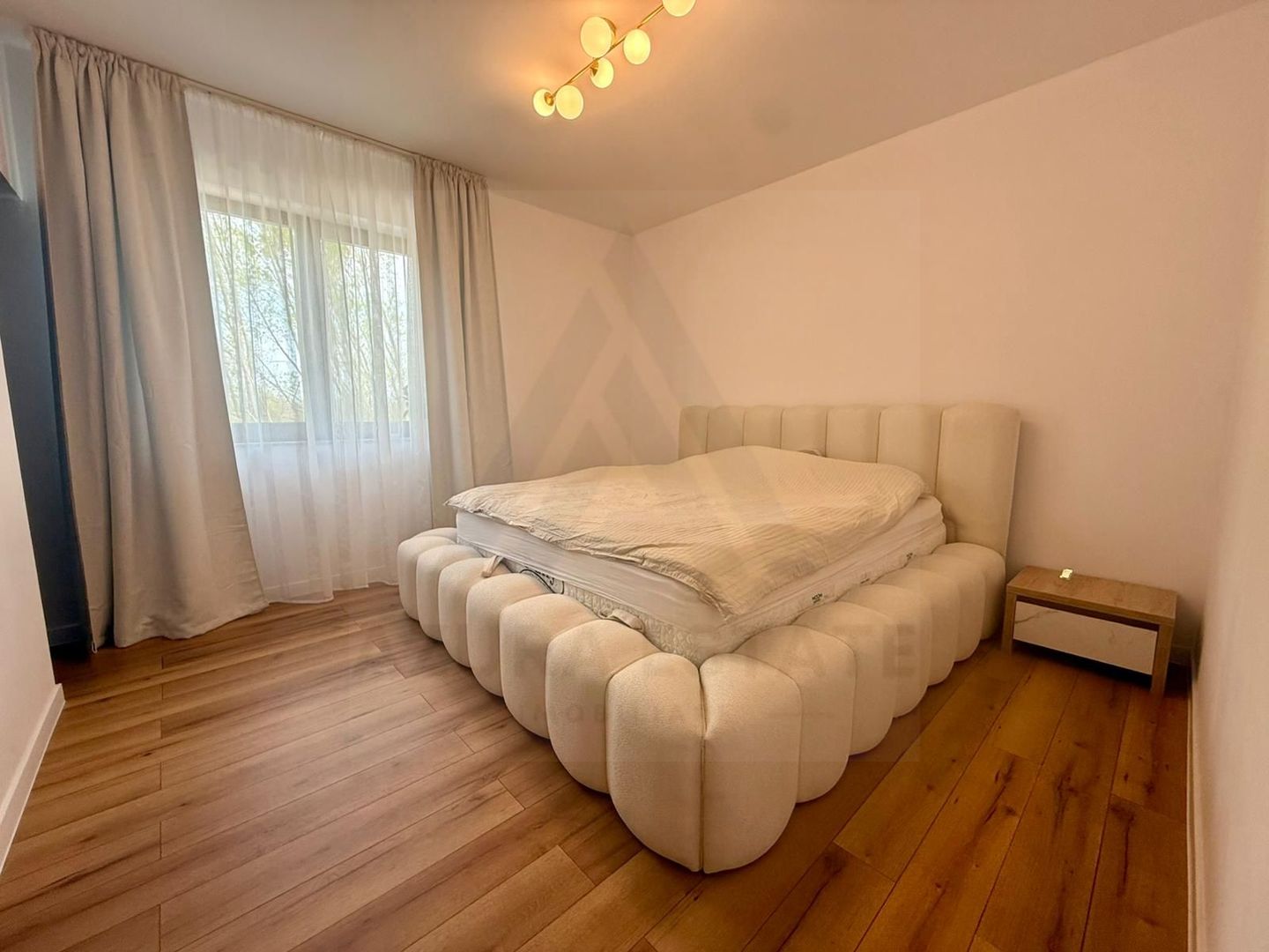 Casa individuala premium 145 mp utili pe un nivel teren 500 mp in Sadu - Poză 3