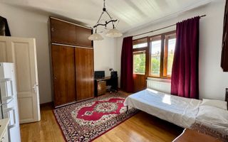 Apartament în vilă, zonă centrală, parcare - Poză 2