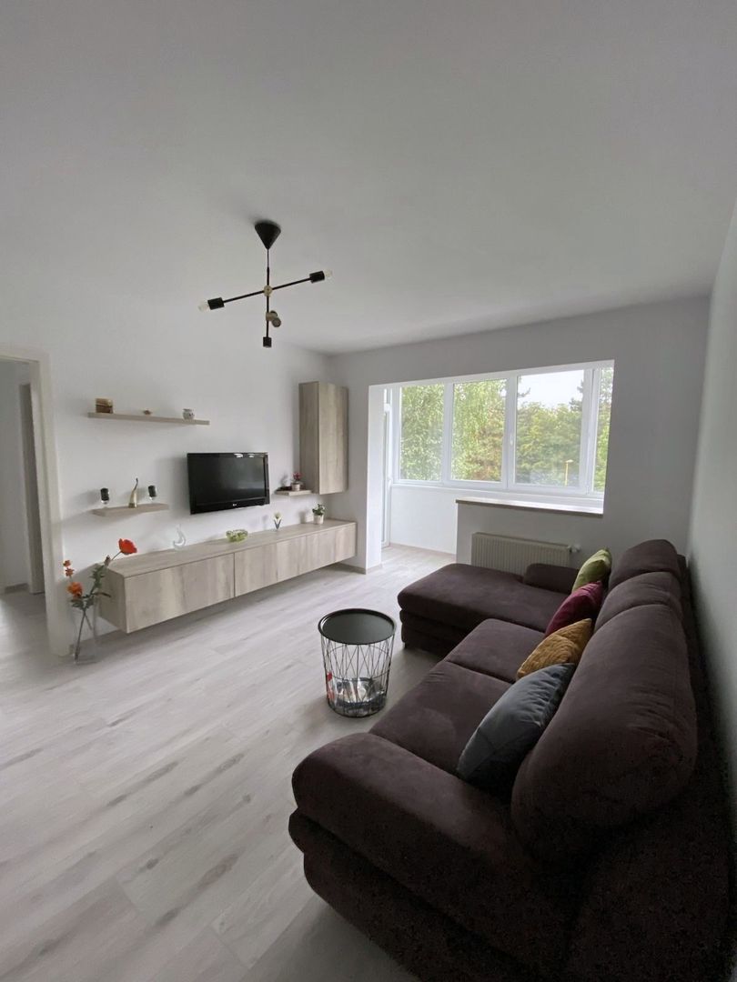 Apartament 2 camere modern , renovat - de inchiriat  Astra Brasov - Poză 1