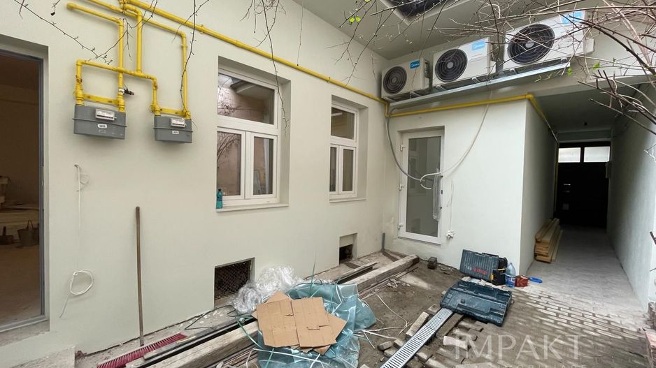 Spatiu comercial ultracentral cu vitrina si intrare direct din strada - Poză 12