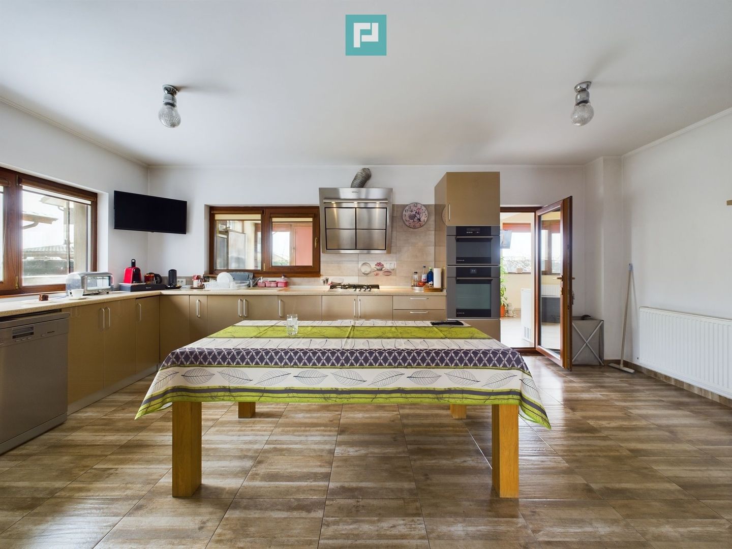 Casă Impresionantă Curte Generoasă Construcție de Calitate Berceni - Poză 2