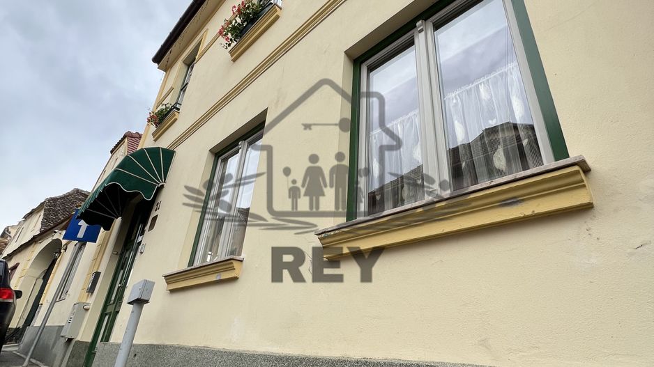 Vila de vanzare in zona Centrala/Orasul de jos - Poză 2