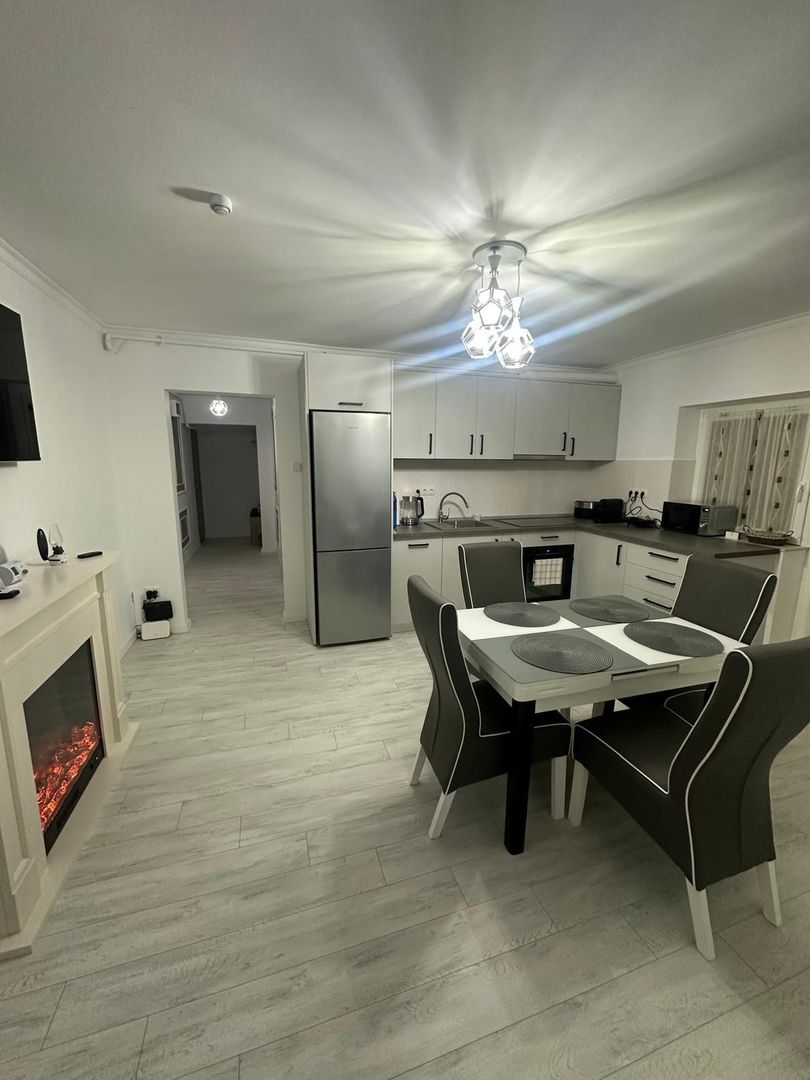 Ag BRASADAS vinde apt 2 camere DECOMANDATE etaj 1 în Micro 16. - Poză 1