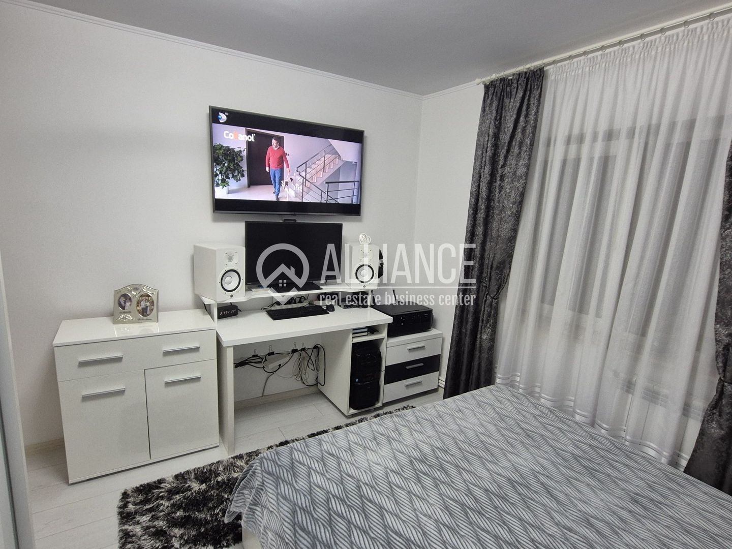 INEL 2 APARTAMENT MODERN3 CAMERE DECOMADATE 72 MP - Poză 4