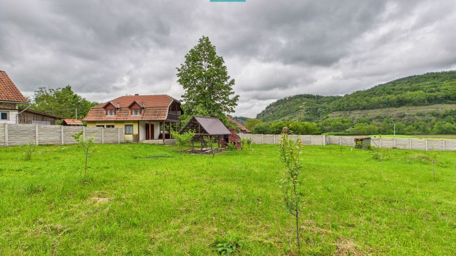 Casă în localitatea Gurahonț - Arad, teren 2914 mp - Poză 1