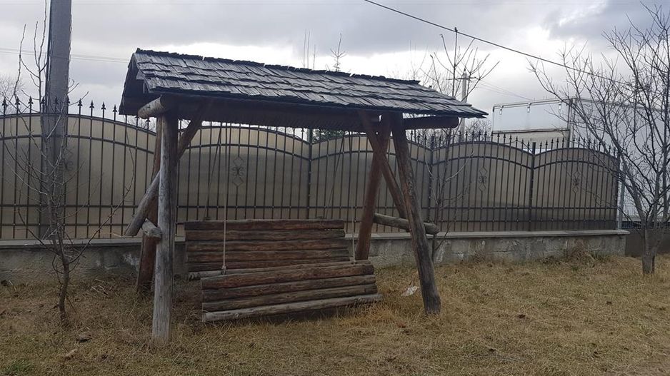 Proprietate pe 2 niveluri, curte individuala si garaj, cartier linistit, Rasnov. - Poză 40