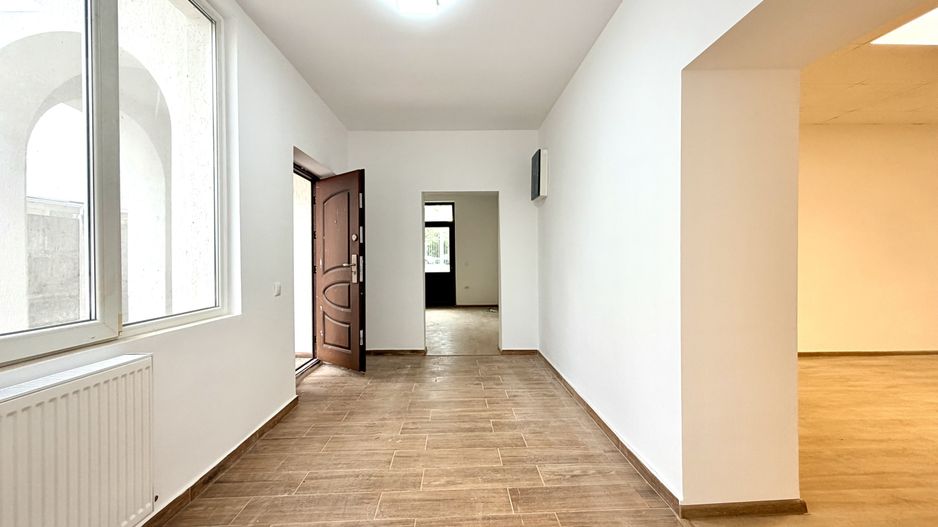 Spațiu comercial de închiriat – artera principală în nordul orașului. - Poză 6