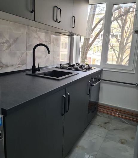 Apartament 3 camere  Dacia  etaj 2 cu centrala - Poză 2