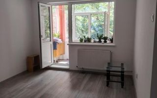 Apartament 3 camere, semidecomandat, Podu Roș – 5 minute de Palas. Liber imediat. - Poză 1