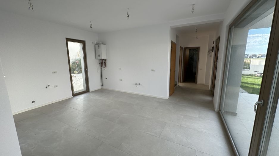 Casa cu 4 camere - Dumbarvita - Poză 5