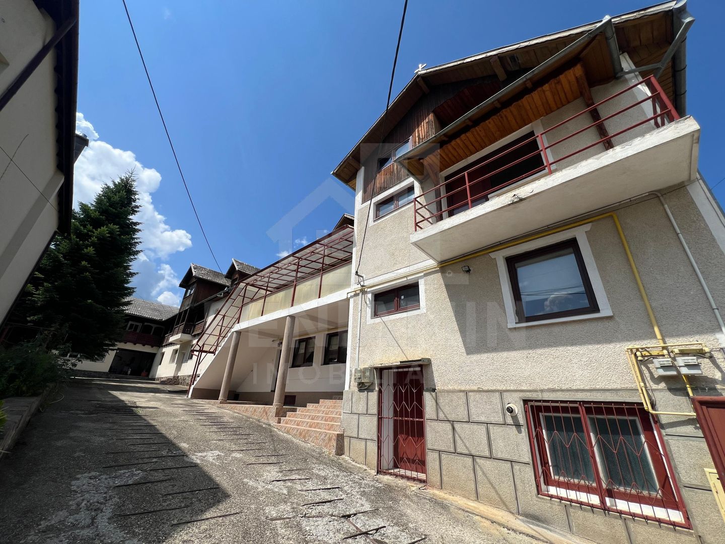 De-Vanzare-Case-16-Camere-400mp-Utili-1100mp-Teren-Sacele-Brasov - Poză 2