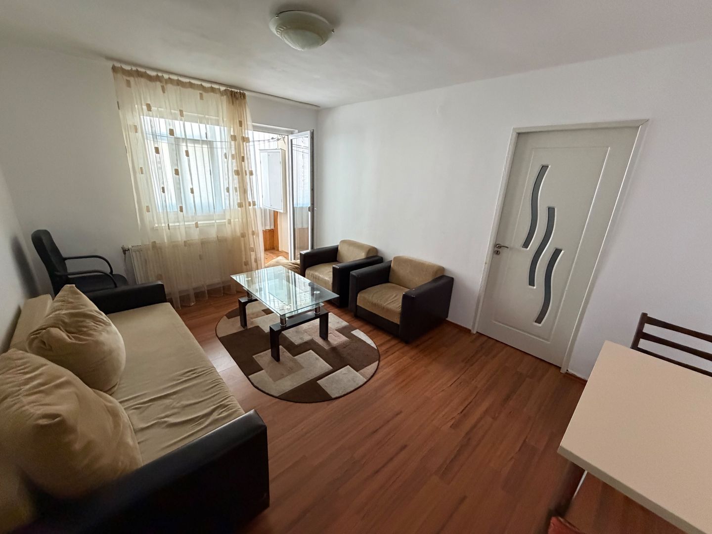 Apartament 2 camere de inchiriat, etaj 1 - zona Cetate - Poză 3