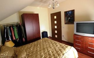 Vila spațioasă la intrare în Dumbravita - Poză 6