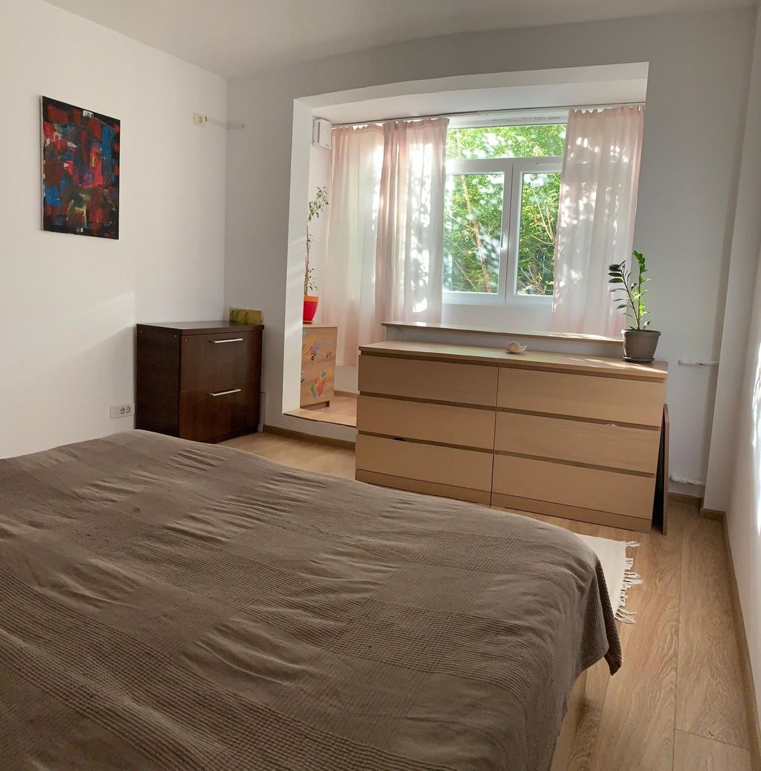 Vând apartament 4 camere - Poză 2