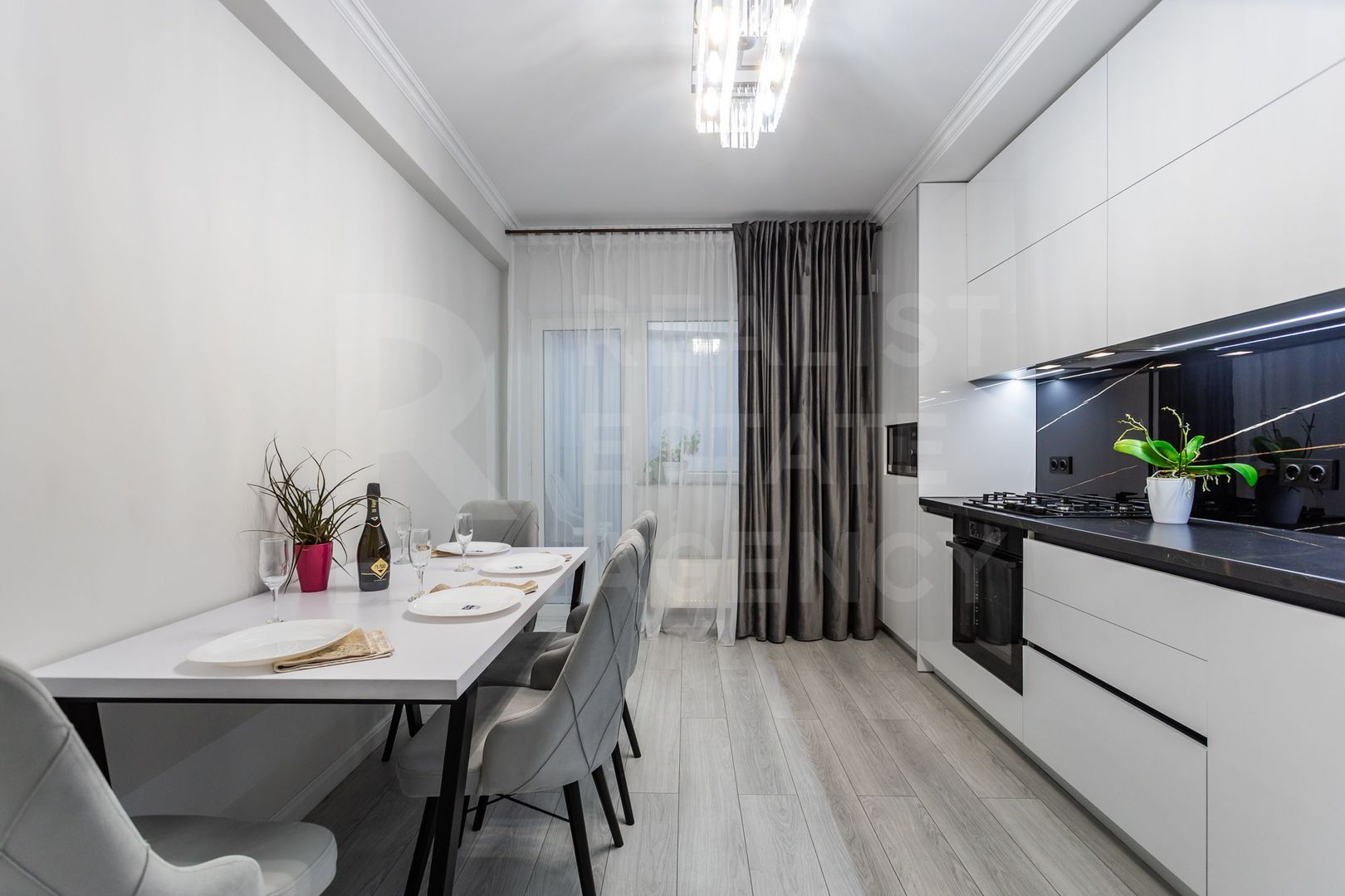 Vânzare , apartament, 3 camere, bd. Mircea cel Bătrân Ciocana - Poză 1