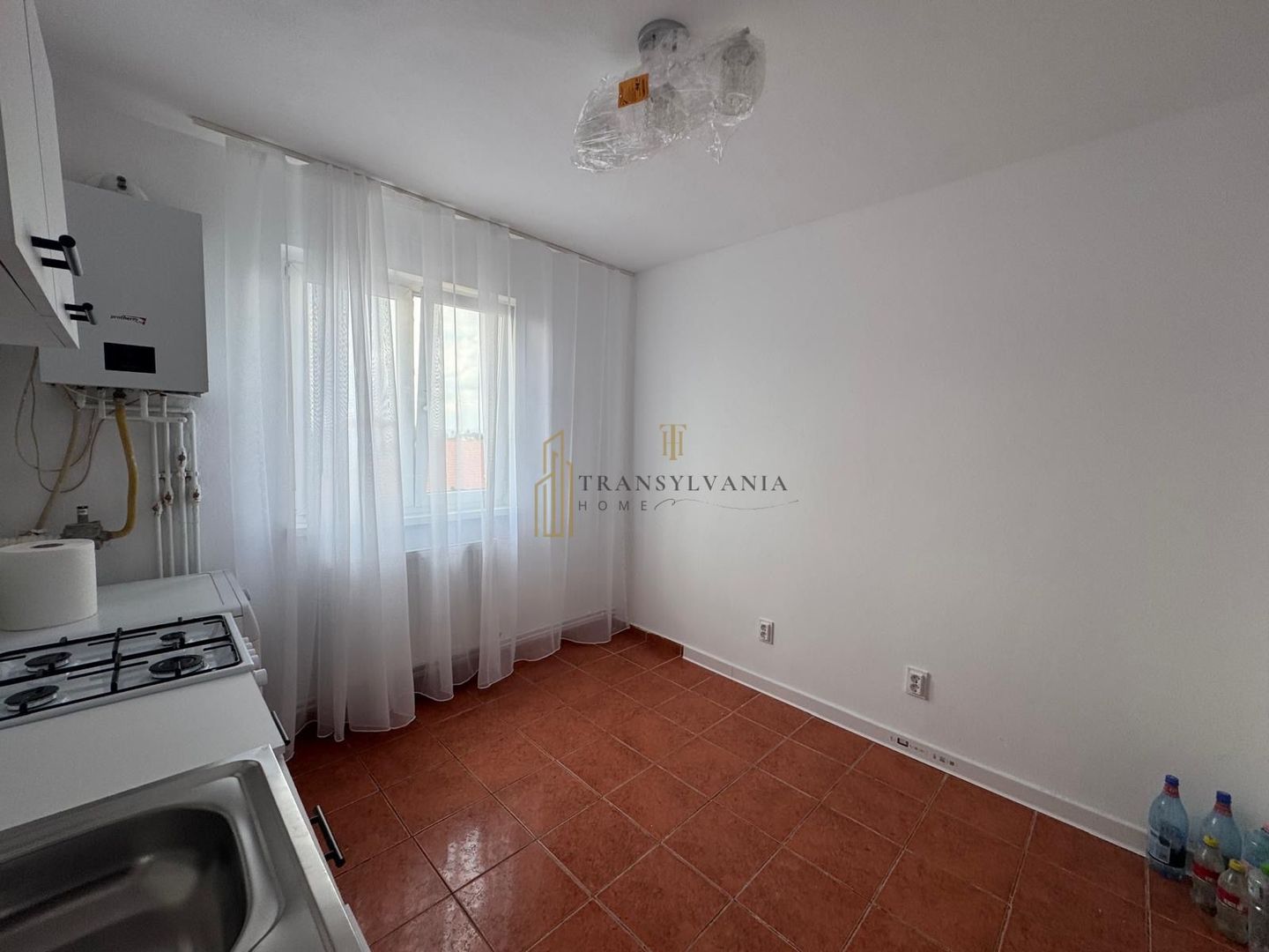 Garsonieră decomandată, 23 mp utili, zona Vasile Aaron - Poză 3
