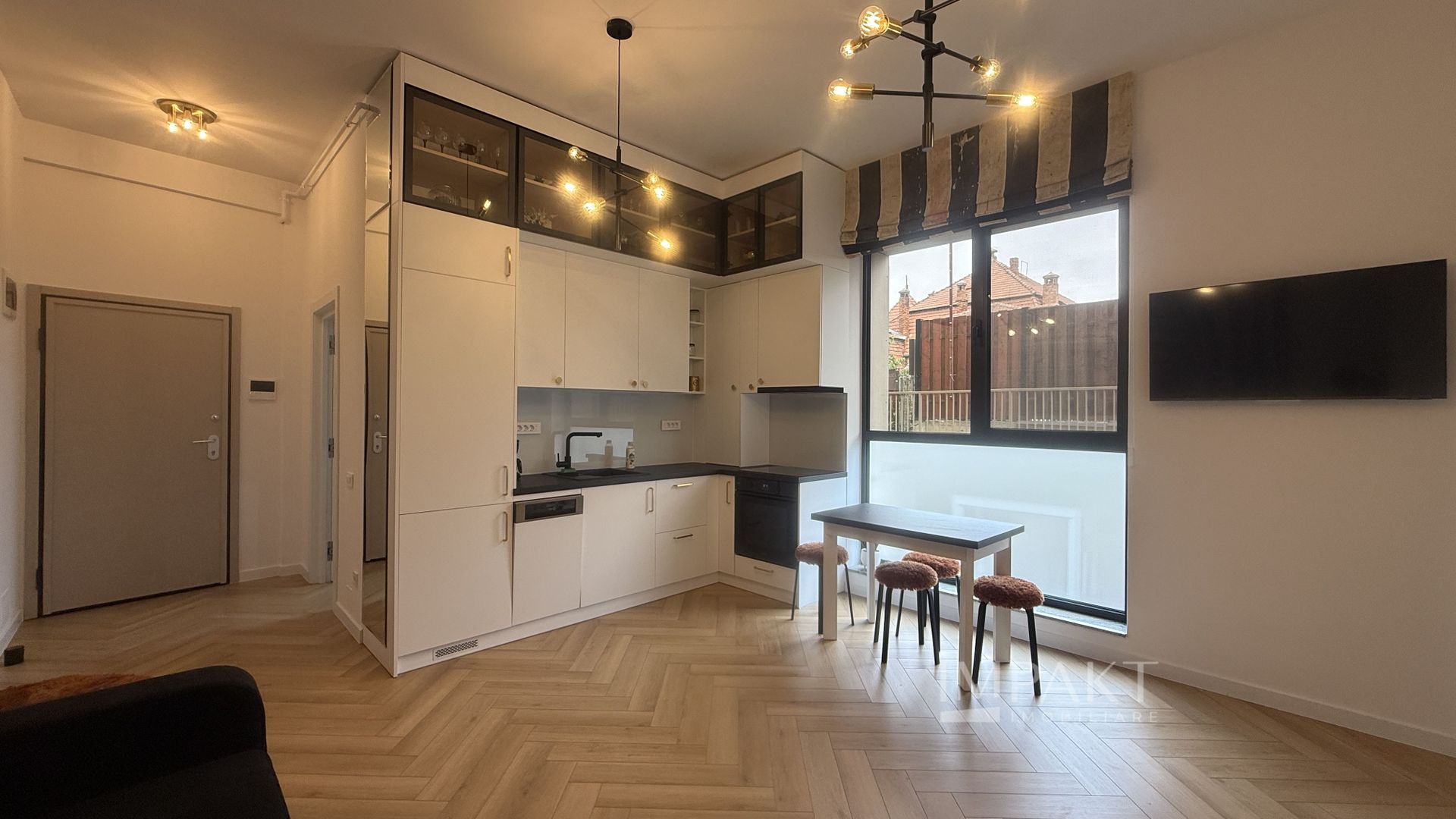 Apartament ultramodern cu 2 camere aproape de centrul orasului - Poză 3