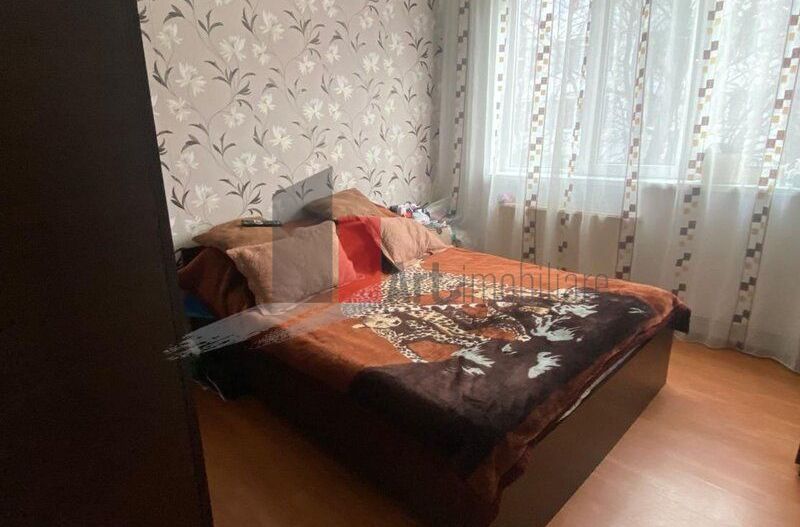 Vânzare apartament 4 camere decomandat cu centrală - Brâncoveanu - Poză 1