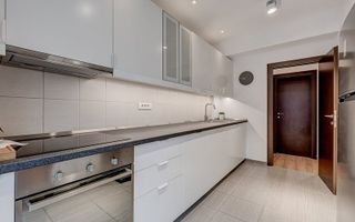 Apartament tip penthouse in Natura Residence, terasa 62 mp, mobilat modern - Poză 11