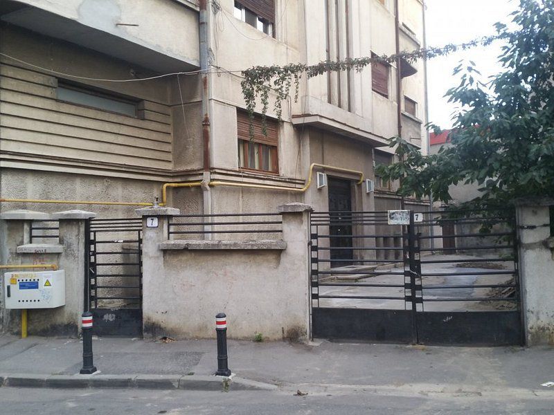 Apartament 3 camere in Romana, anexe, boxa - Poză 2