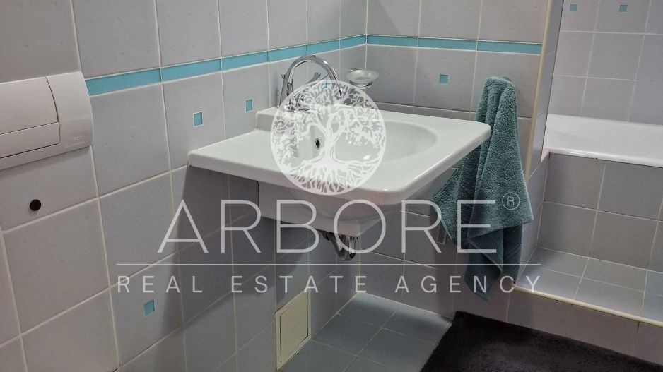 Apartament spațios cu 4 camere în zona Decebal - Poză 8