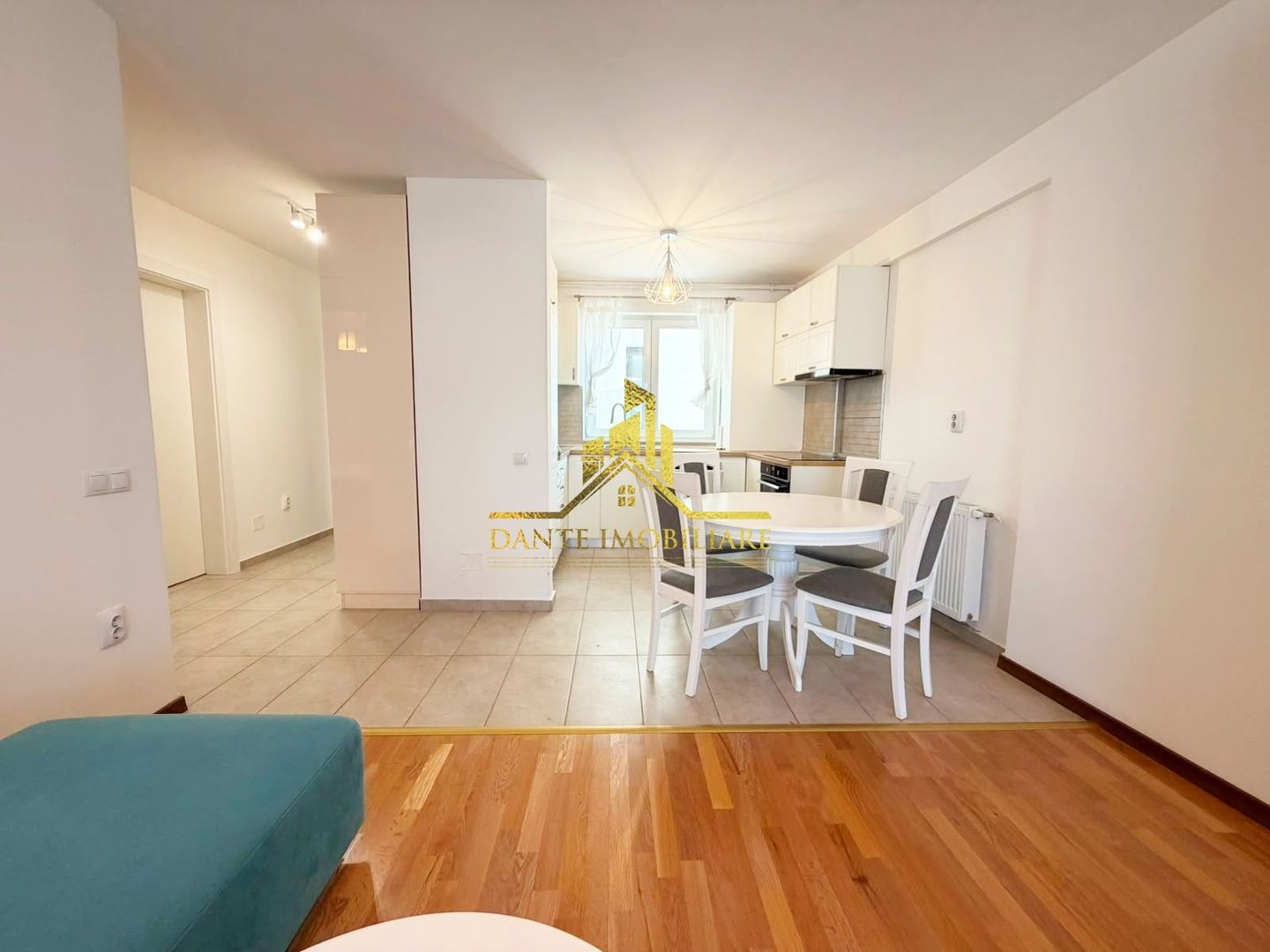 2 camere, modern, bloc nou, balcon, parcare, Centru, str Traian - Poză 12