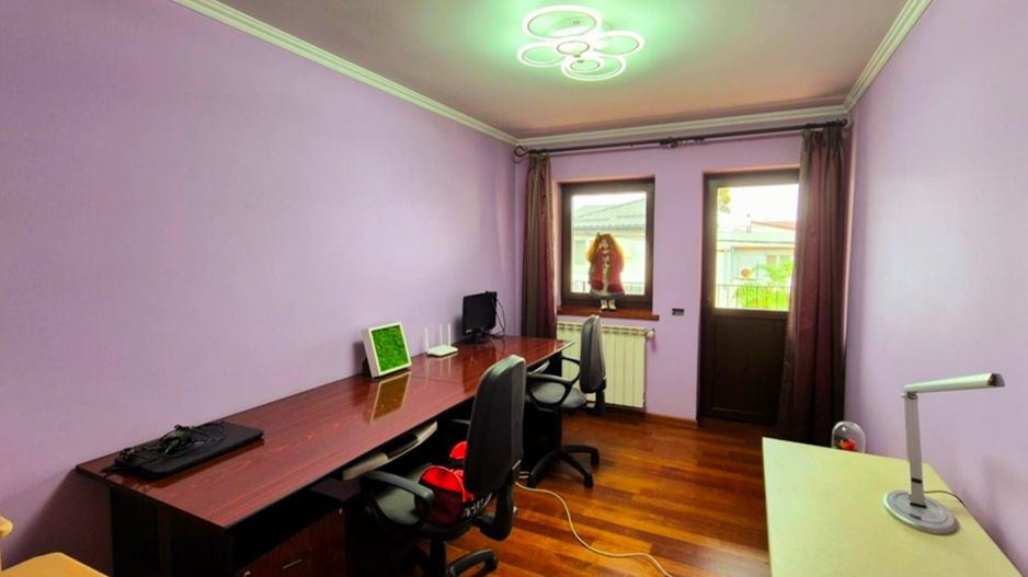 Cauți o casă mare sau spațiu pentru business? Aici le ai pe ambele! - Poză 10